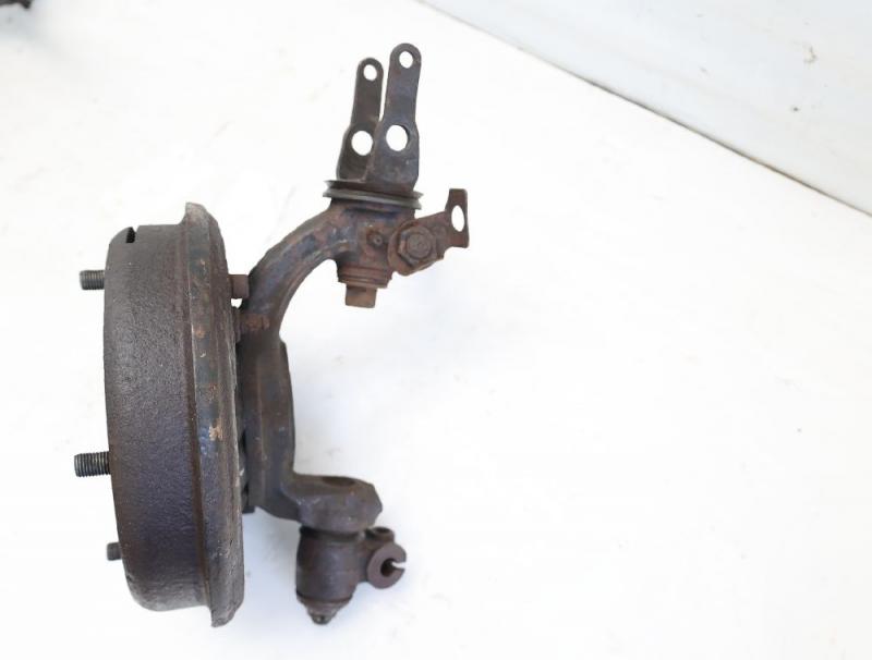 Preview: Achsschenkel vorn rechts Trabant P601