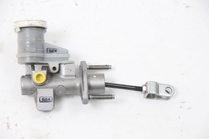Kupplung - Geberzylinder 2345A015 Mitsubishi L 200 4 KB4T