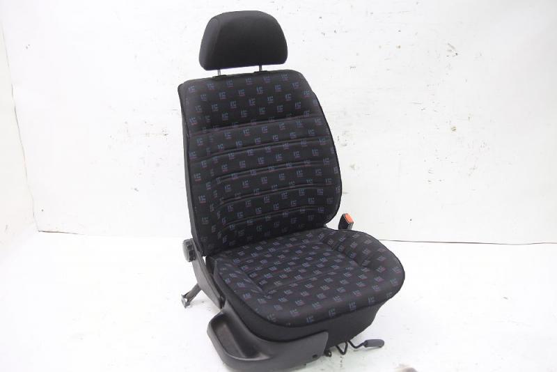 Sitz vorn rechts 1E0881106 VW GOLF 3