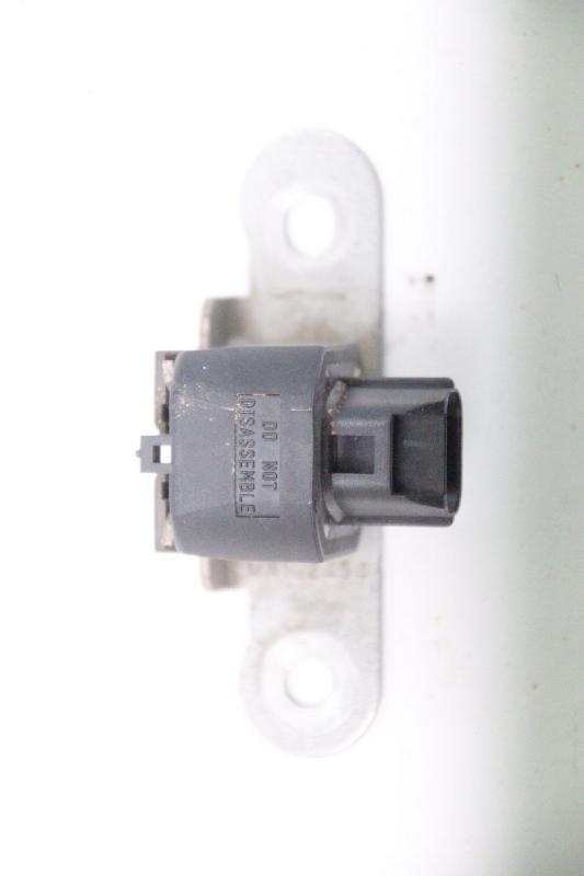 Preview: Sensor Querbeschleunigung MN102454 Mitsubishi L 200 4 KB4T