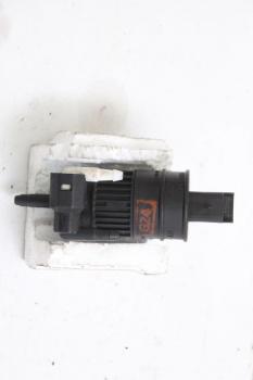 Preview: Scheibenwischerwasserpumpe 7700430702 Renault CLIO 2