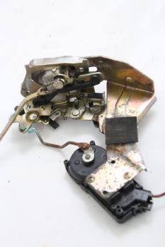 Preview: Türschloß hinten links 82302M79G10 Suzuki ALTO 4