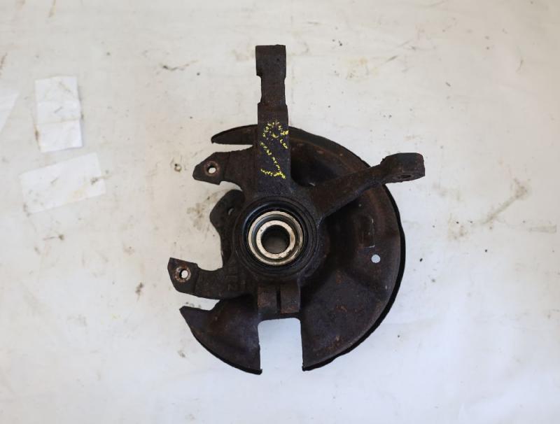 Preview: Achsschenkel vorn rechts D00133020B Mazda 121 1 DA