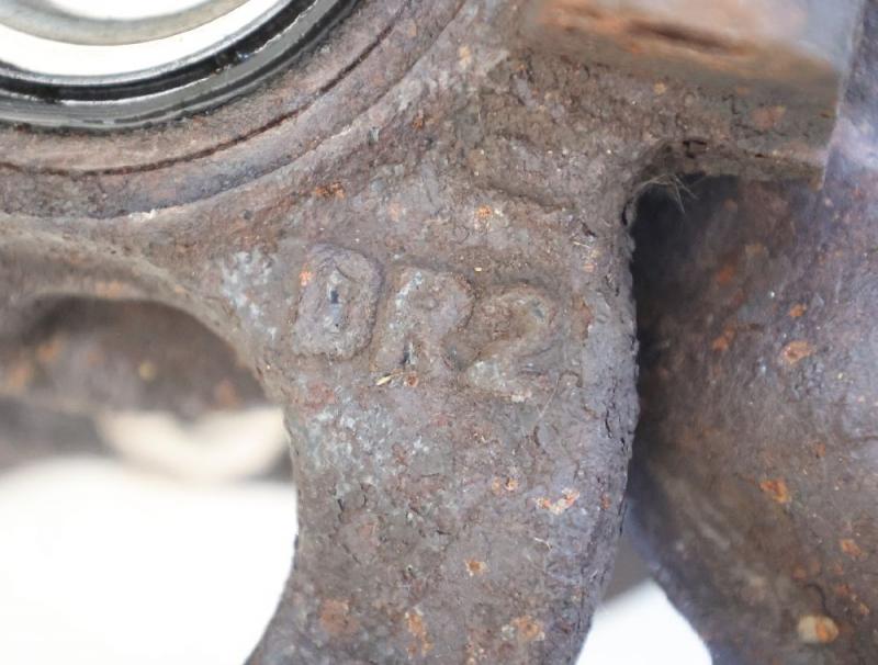 Preview: Achsschenkel vorn rechts D00133020B Mazda 121 1 DA