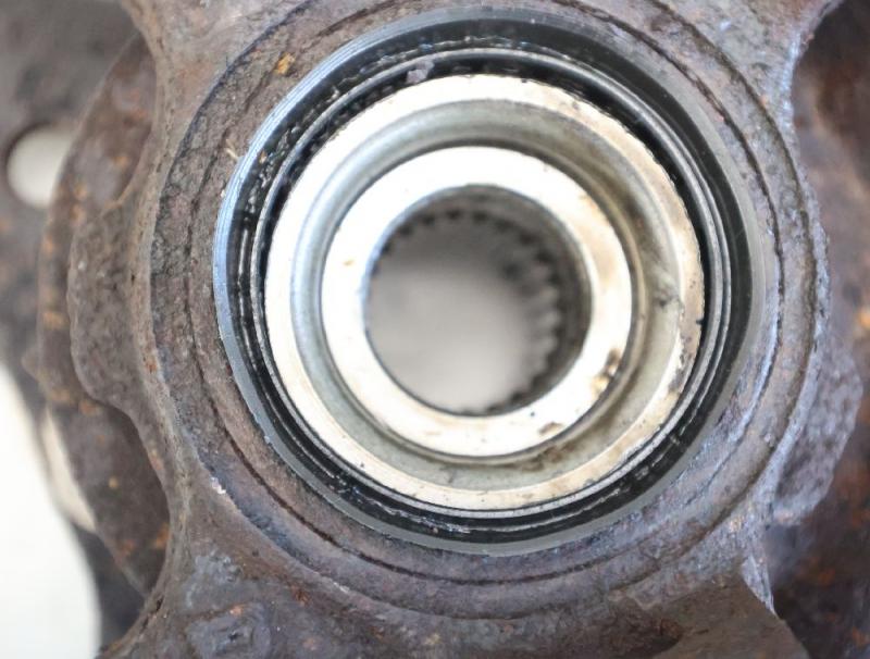 Achsschenkel vorn rechts D00133020B Mazda 121 1 DA