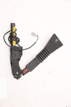 Preview: Gurtstraffer vorn links 9195361 Opel OMEGA B Caravan