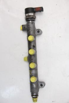 Diesel Verteilerrohr 057130090T Audi A8 4H D4