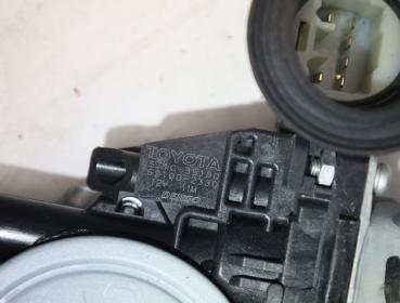 Preview: Fensterheber elektrisch vorn rechts 8571035180 Toyota RAV 4 III A3