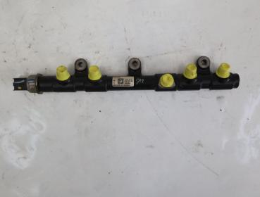 Preview: Diesel Verteilerrohr 175217543R Nissan NAVARA D23