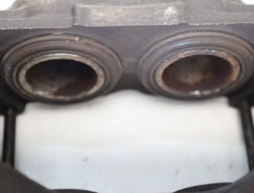 Bremssattel vorn links 4605B705 Mitsubishi PAJERO 4 V98