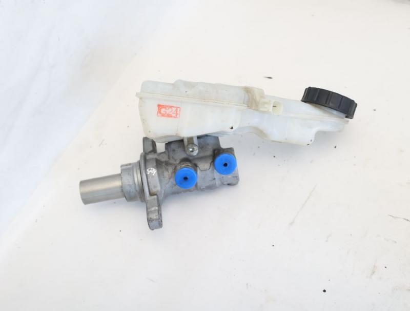 Hauptbremszylinder DV612140J Ford FOCUS 3 Turnier