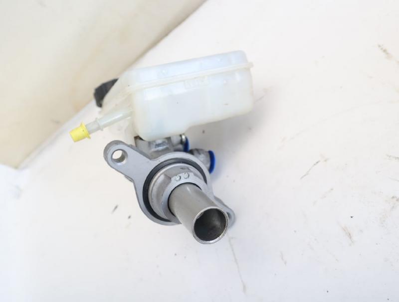 Preview: Hauptbremszylinder DV612140J Ford FOCUS 3 Turnier