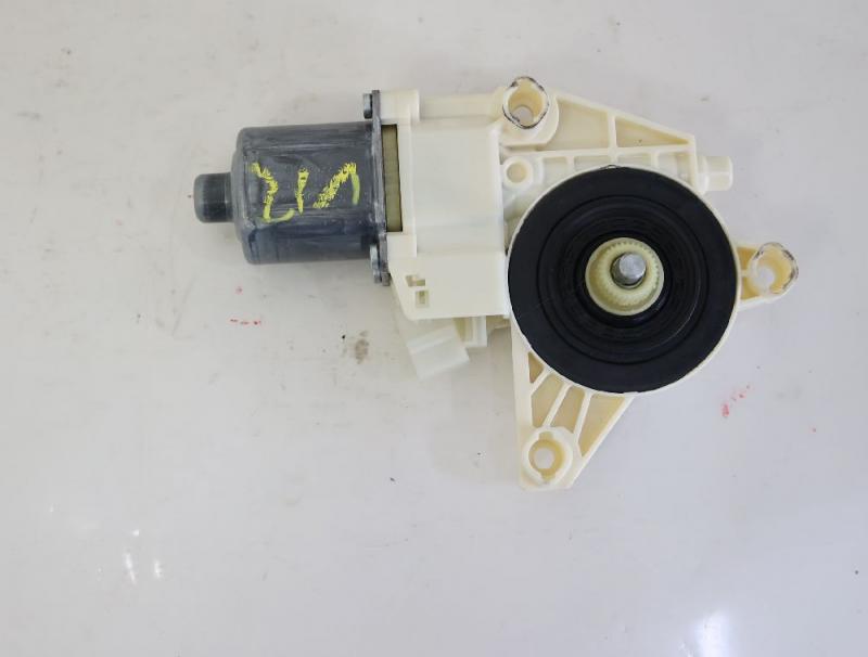 Preview: Fensterheber-Motor vorn rechts 2048200242 Mercedes C-KLASSE S 204