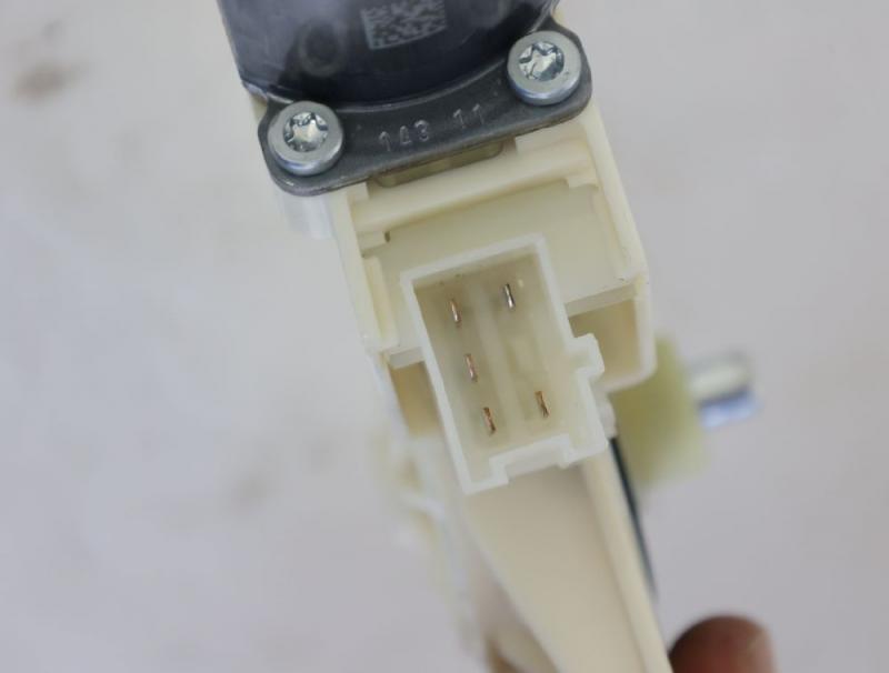 Preview: Fensterheber-Motor vorn rechts 2048200242 Mercedes C-KLASSE S 204