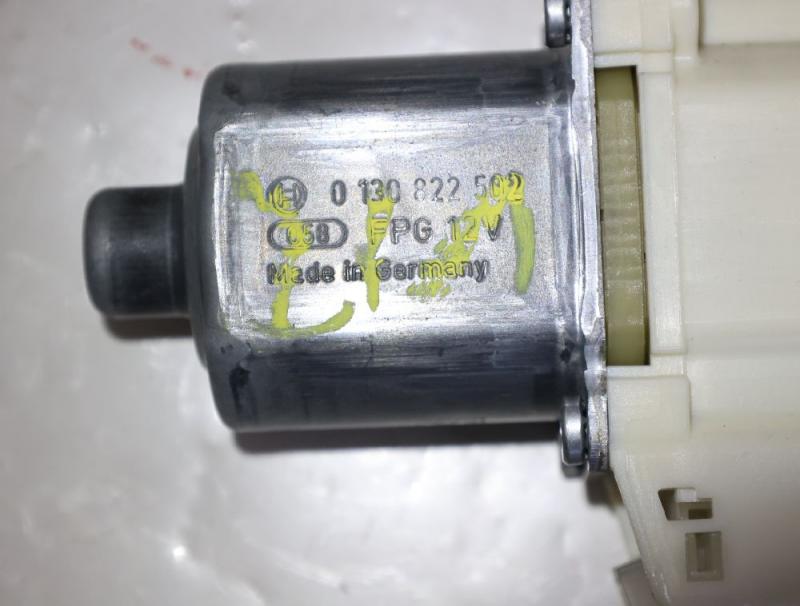 Fensterheber-Motor vorn rechts 2048200242 Mercedes C-KLASSE S 204