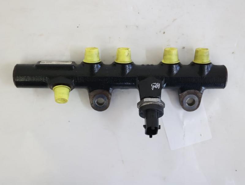 Diesel Verteilerrohr 175215346R DACIA DOKKER KE