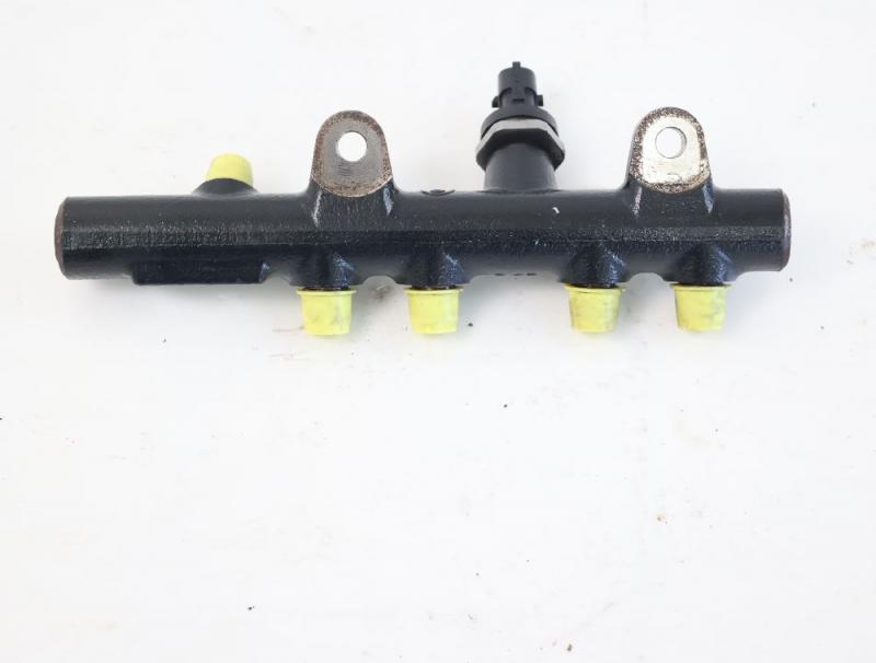 Preview: Diesel Verteilerrohr 175215346R DACIA DOKKER KE