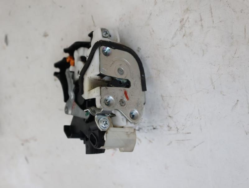 Türschloß vorn rechts 5715A486 Mitsubishi L 200 4 KB4T