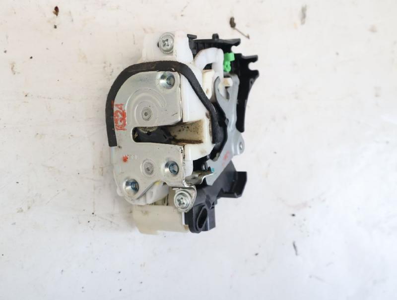 Türschloß vorn links 5715A185 Mitsubishi L 200 4 KB4T