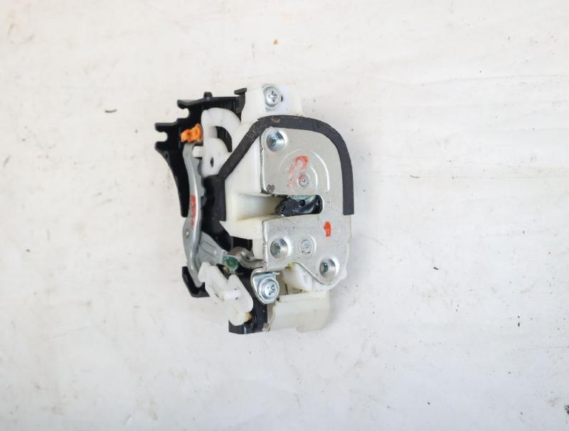 Türschloß hinten rechts 5745A094 Mitsubishi L 200 4 KB4T