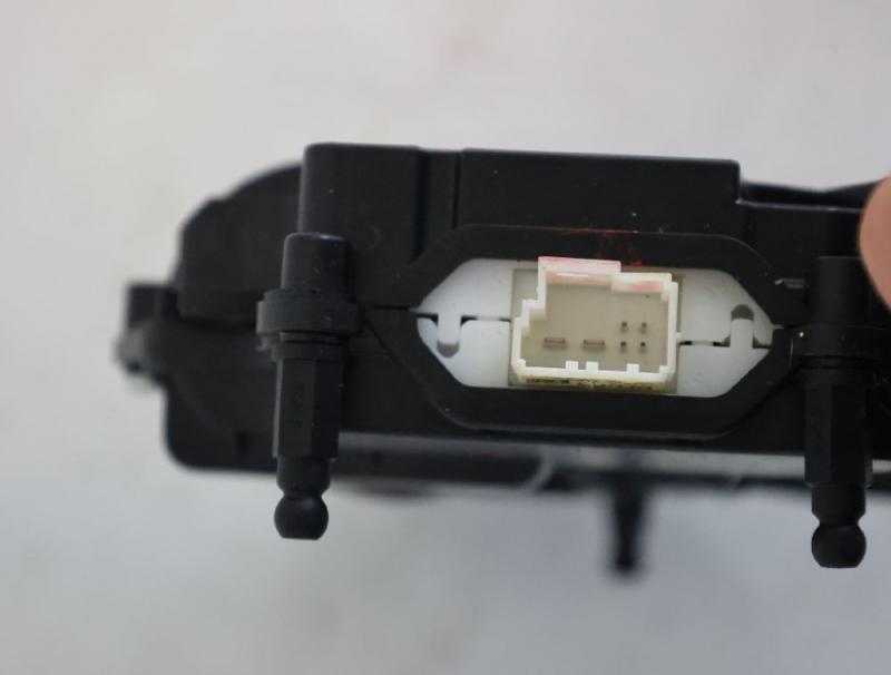 Preview: Stellmotor ZV Heckklappe 51247208371 BMW 5er Touring F11