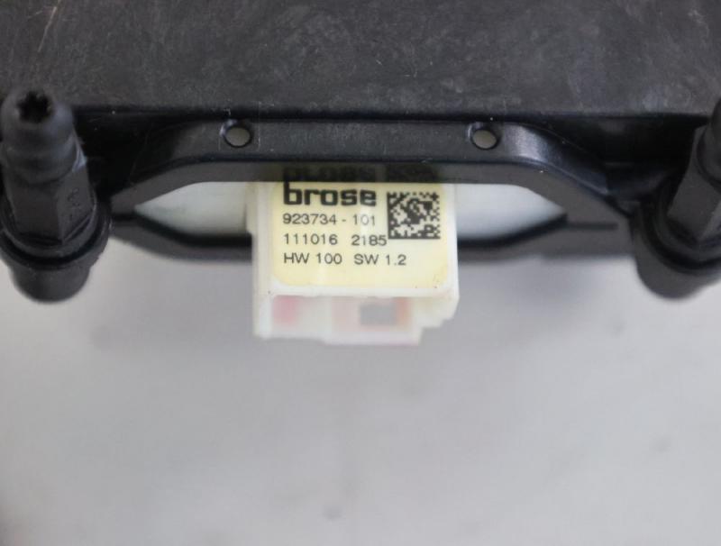 Stellmotor ZV Heckklappe 51247208371 BMW 5er Touring F11