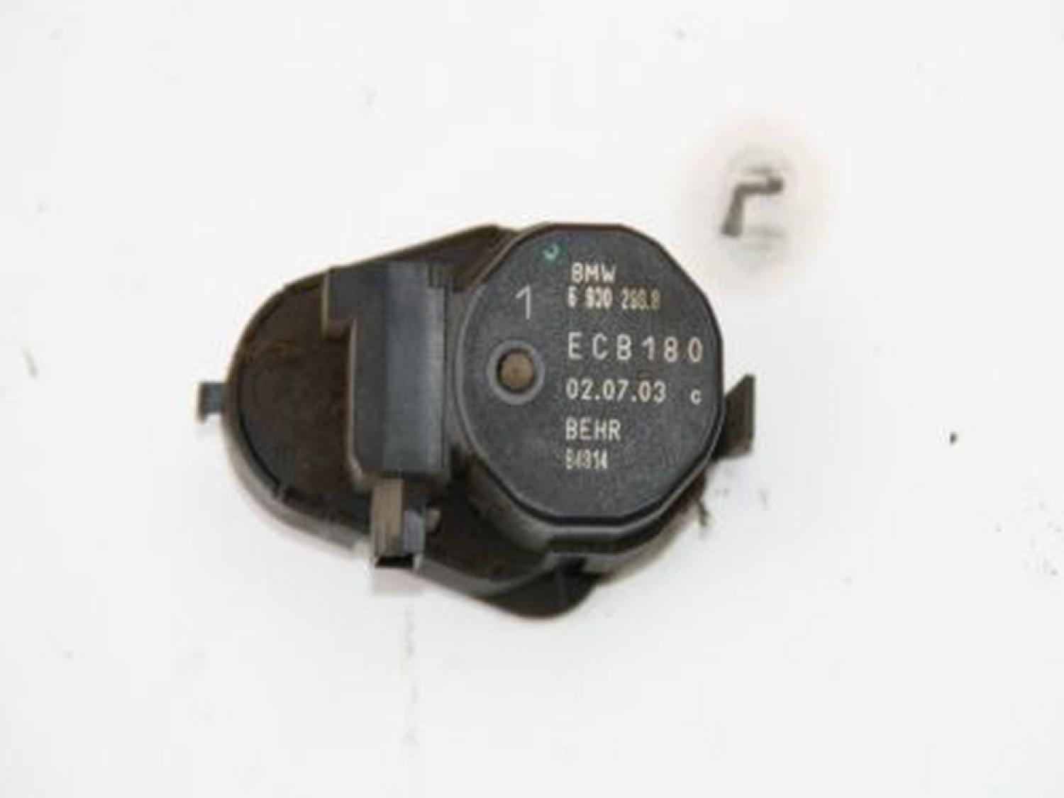 Stellmotor Heizung 69302989 BMW 5er Touring E61