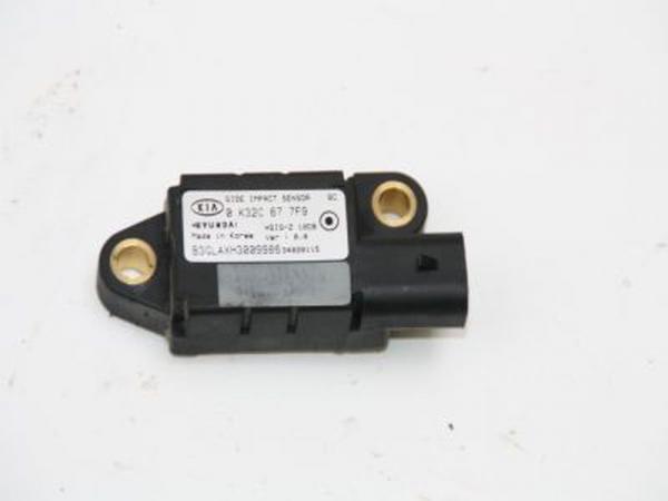 Airbag Sensor rechts 0K32C677F9 Kia RIO I Kombi DC