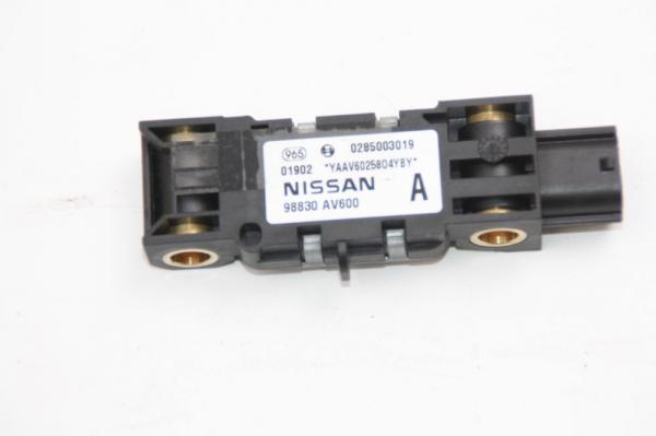 Airbag Sensor rechts 98830AV600 Nissan PRIMERA 3 Hatchback P12