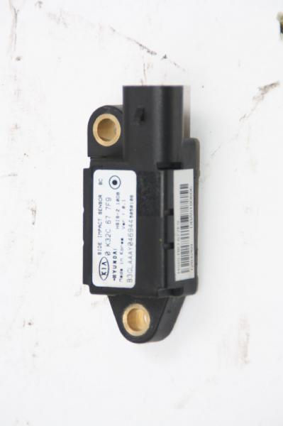 Airbag Sensor links 0K32C677F9 Kia RIO I Kombi DC