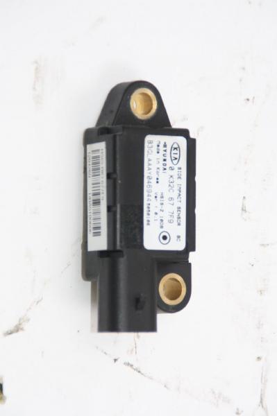 Airbag Sensor links 0K32C677F9 Kia RIO I Kombi DC