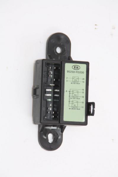 Relais 95250FD200 Kia RIO I Kombi DC