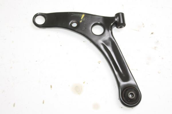 Querlenker vorn links 4013A135 Mitsubishi COLT 6 Z3