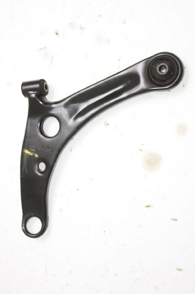 Querlenker vorn links 4013A135 Mitsubishi COLT 6 Z3
