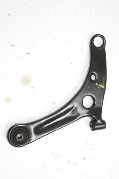 Querlenker vorn links 4013A135 Mitsubishi COLT 6 Z3