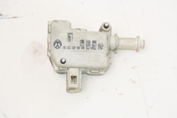 Stellmotor ZV Tankklappe 1T0810773 VW TOURAN 1