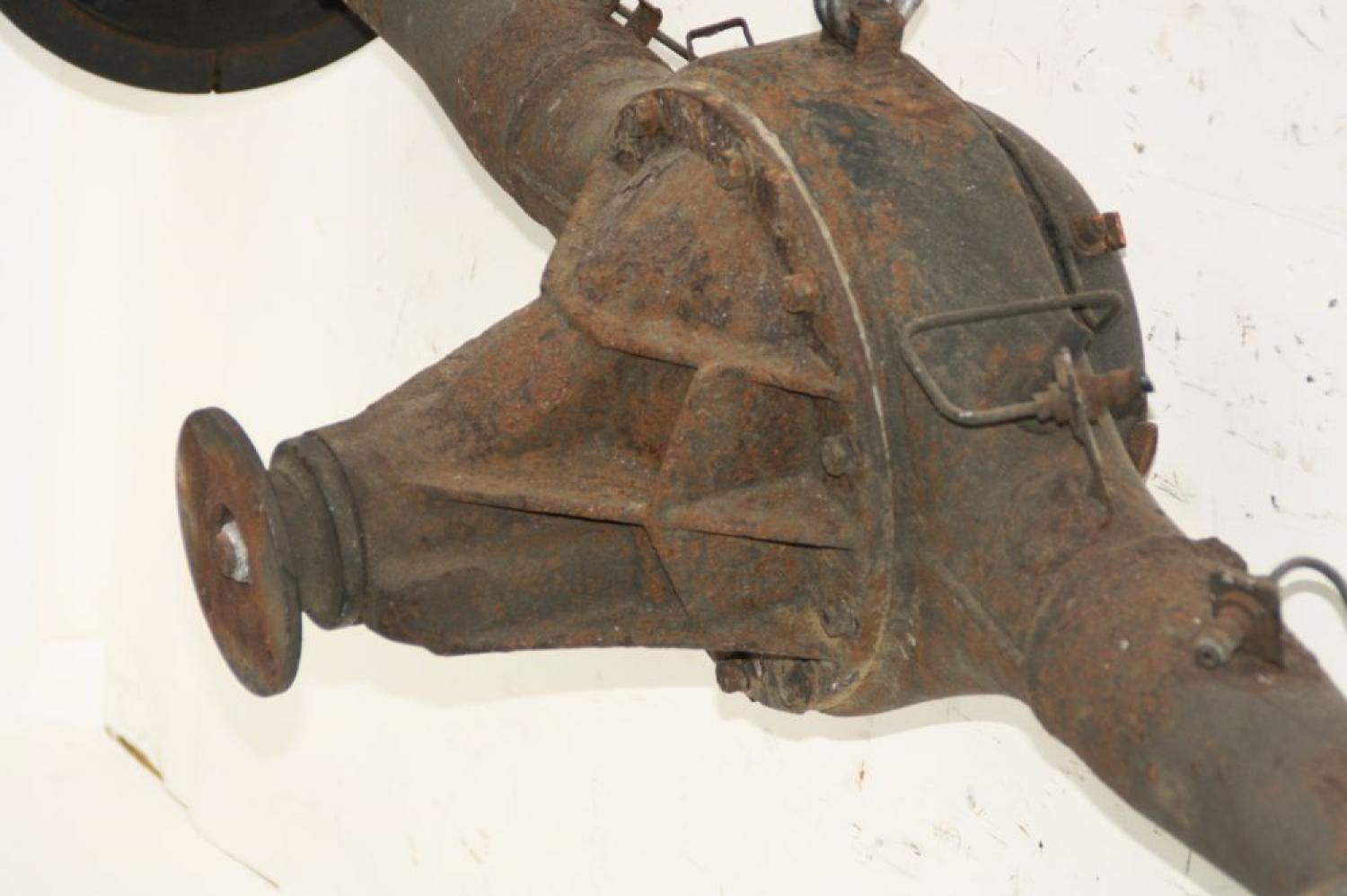 Achse hinten 3711A034 Mitsubishi L 200 4 KB4T