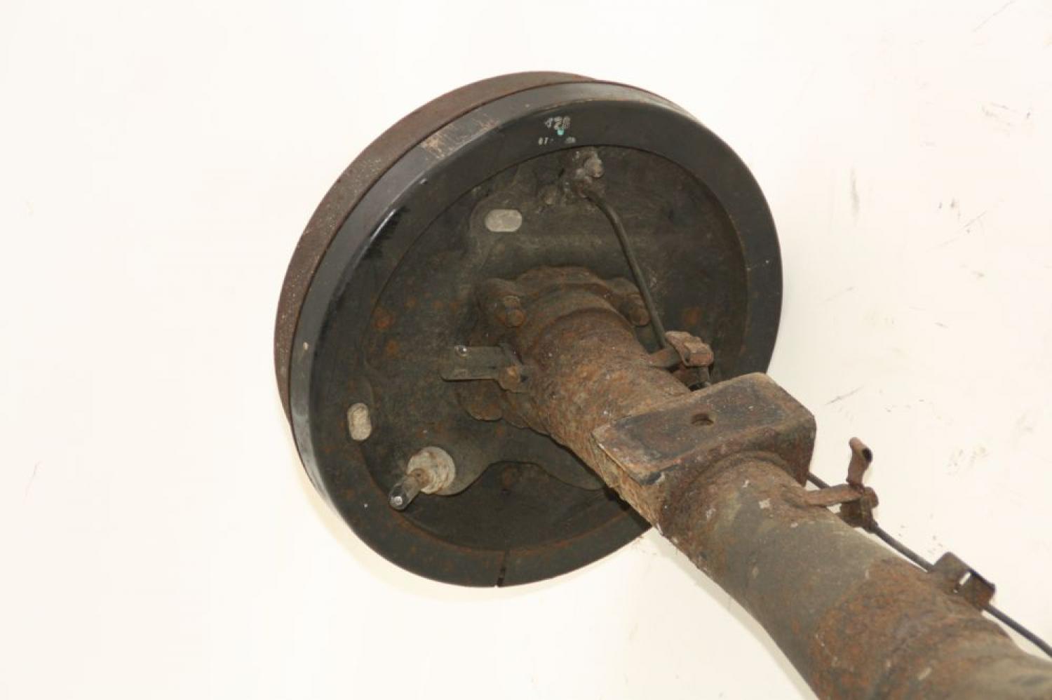 Achse hinten 3711A034 Mitsubishi L 200 4 KB4T