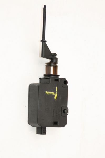 Stellmotor ZV Tankklappe 67118381522 BMW 7er E65