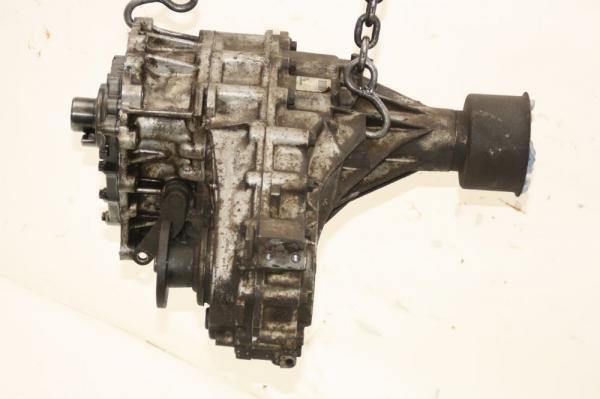Getriebe Verteilergetriebe 33100VK400 Nissan PICK UP D22