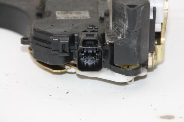Türschloß hinten links MN136719 Mitsubishi L 200 4 KB4T