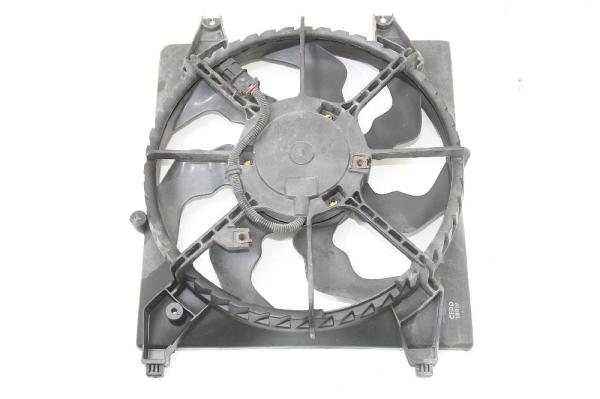 Ventilator (am Kühler) 977302B200 Hyundai SANTA FE 2 CM