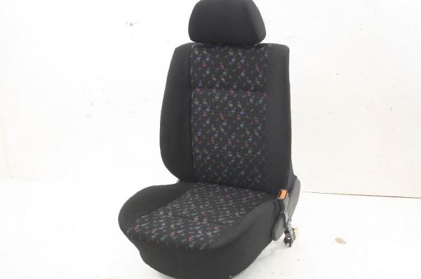 Sitz vorn rechts 1H0881375K VW GOLF 3