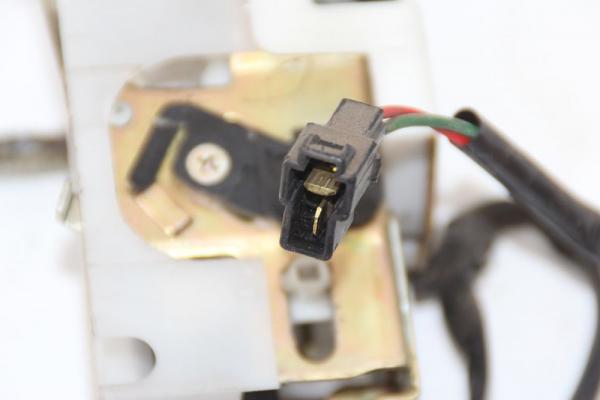Türschloß hinten rechts B01A72310K Mazda 323 F BA