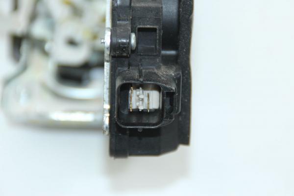 Türschloß hinten rechts 814211F010 Kia SPORTAGE 2 JE