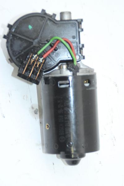Scheibenwischermotor vorn 0390241151 VW BORA