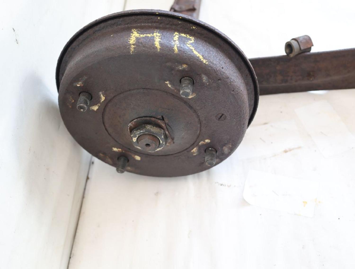 Achsschenkel hinten rechts Trabant P601