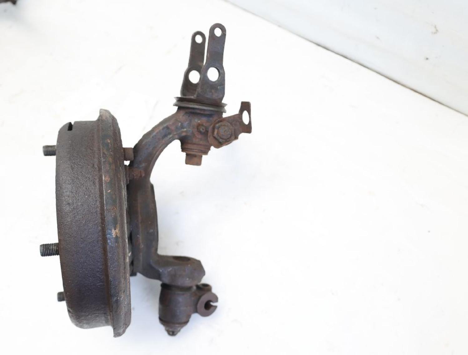 Achsschenkel vorn rechts Trabant P601