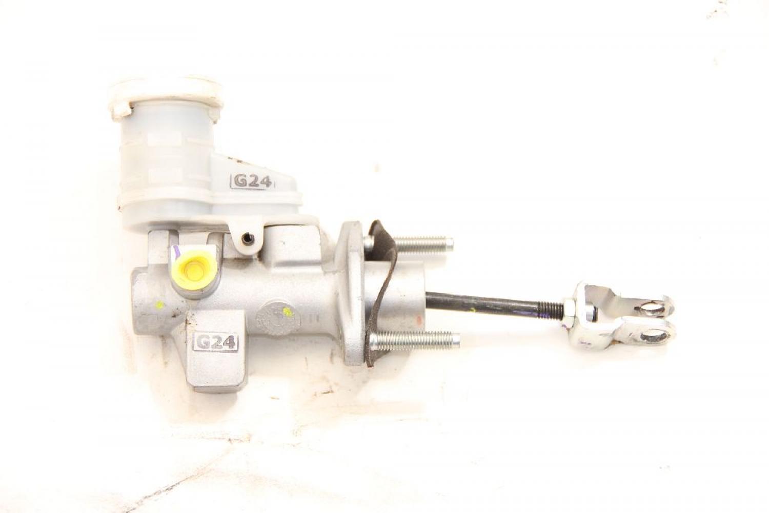 Kupplung - Geberzylinder 13F18 Mitsubishi L 200 4 KB4T