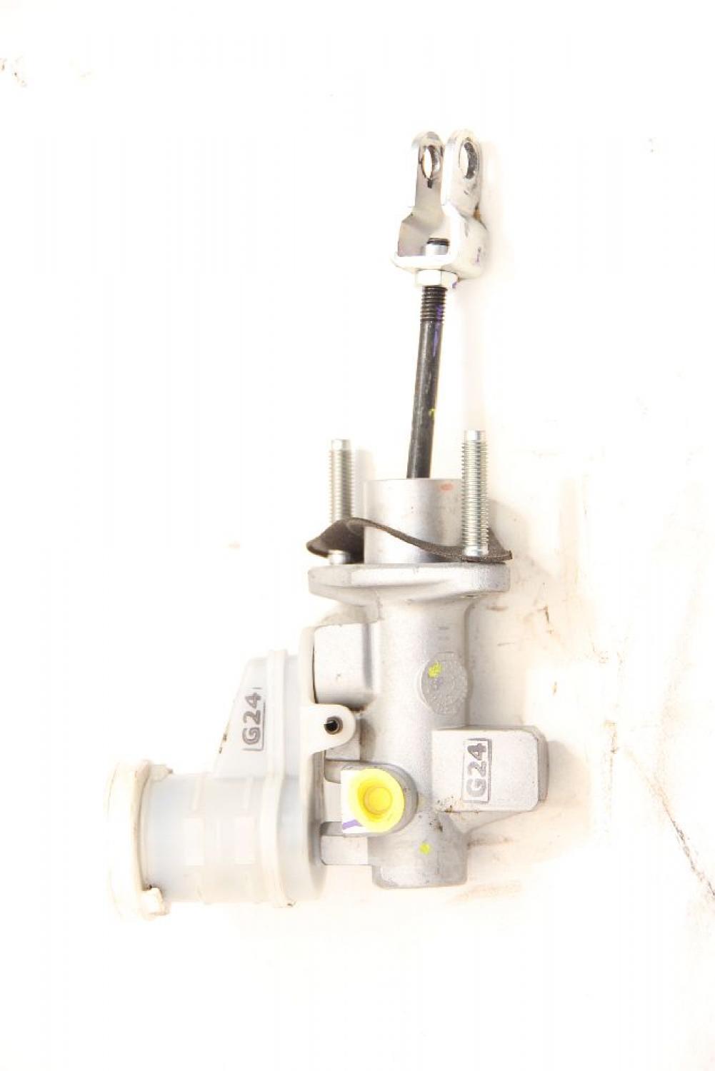 Kupplung - Geberzylinder 13F18 Mitsubishi L 200 4 KB4T